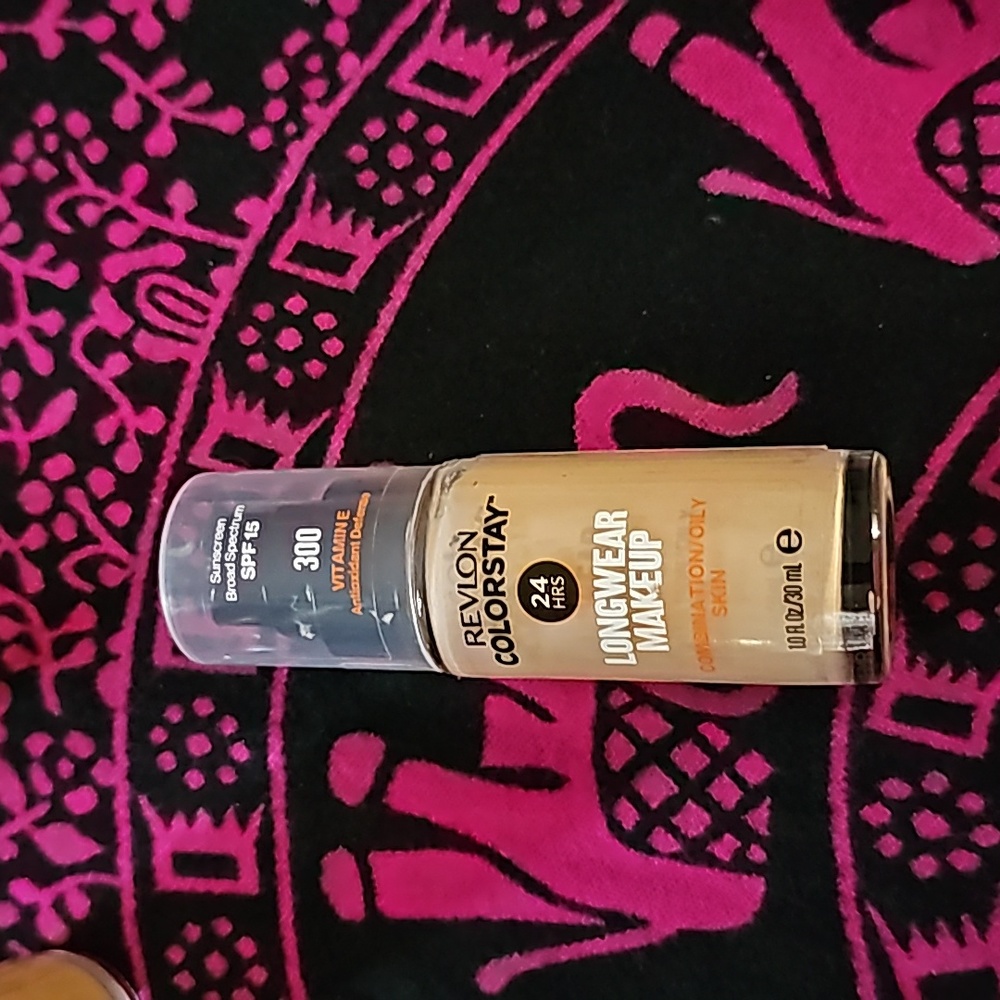 Revlon Colorstay 24-hour longewear